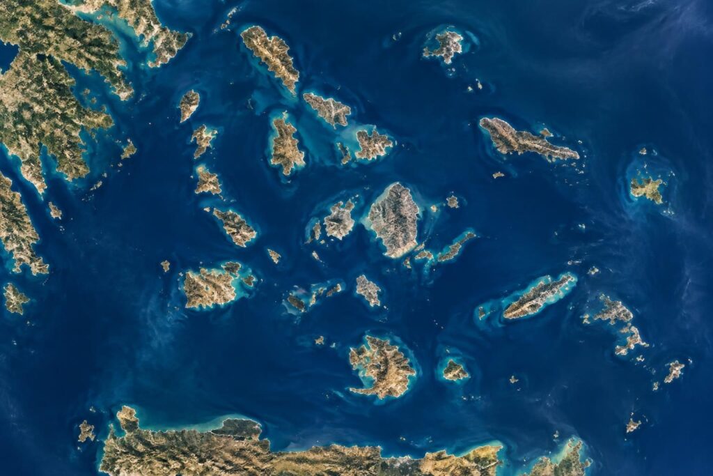 explorez notre carte détaillée des cyclades et repérez les principales îles grecques, leurs emplacements et les itinéraires pour organiser votre voyage.